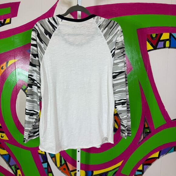 Miami Style, 2019 Glitzy Sturgis White Graphic Tee Camo Sleeves. Size Medium. - Picture 7 of 7